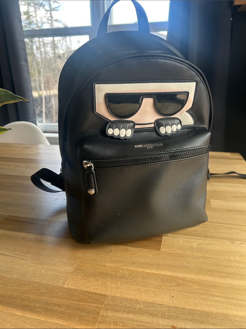 SAC À DOS Karl Lagerfeld Paris logo NOIR TAILLE MOYENNE